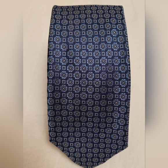 SOLD -  The Men's Store at Bloomingdale's navy Floral Medallion Silk Classic Tie - Picture 3 of 7